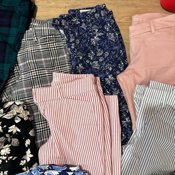19 Pairs of Old Navy Pixie Pants, and some of gaps version of the same pants - Picture 5 of 8